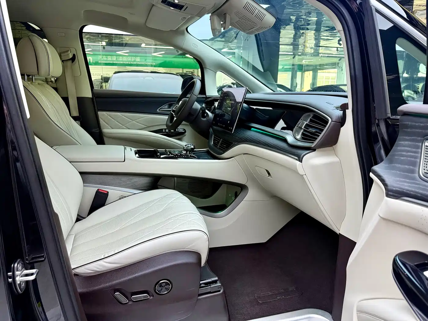 Denza D9 2024 DM-i 980 AWD Prestige фото 11
