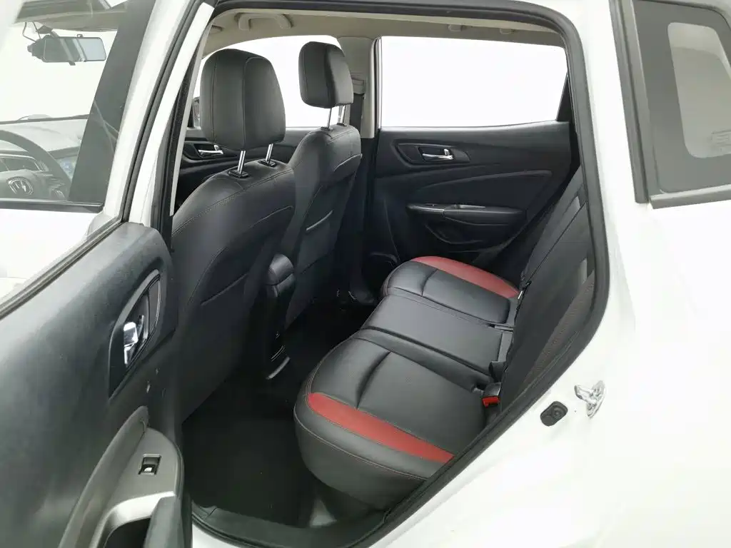 Фото 15 - Changan CS15
