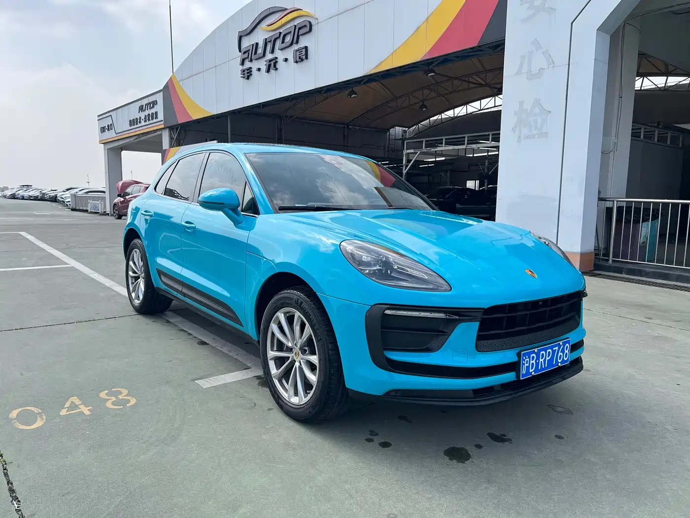 PORSCHE MACAN