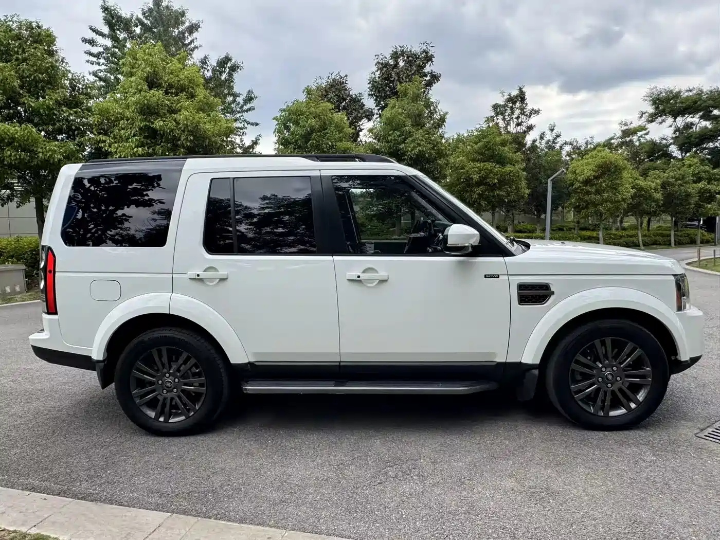 Land Rover Discovery 2016 3.0 SC Gloss Black Collector's Edition HSE фото 8