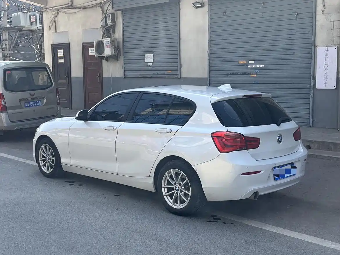 BMW 1 Series (Import) 2018 118i Leading фото 5