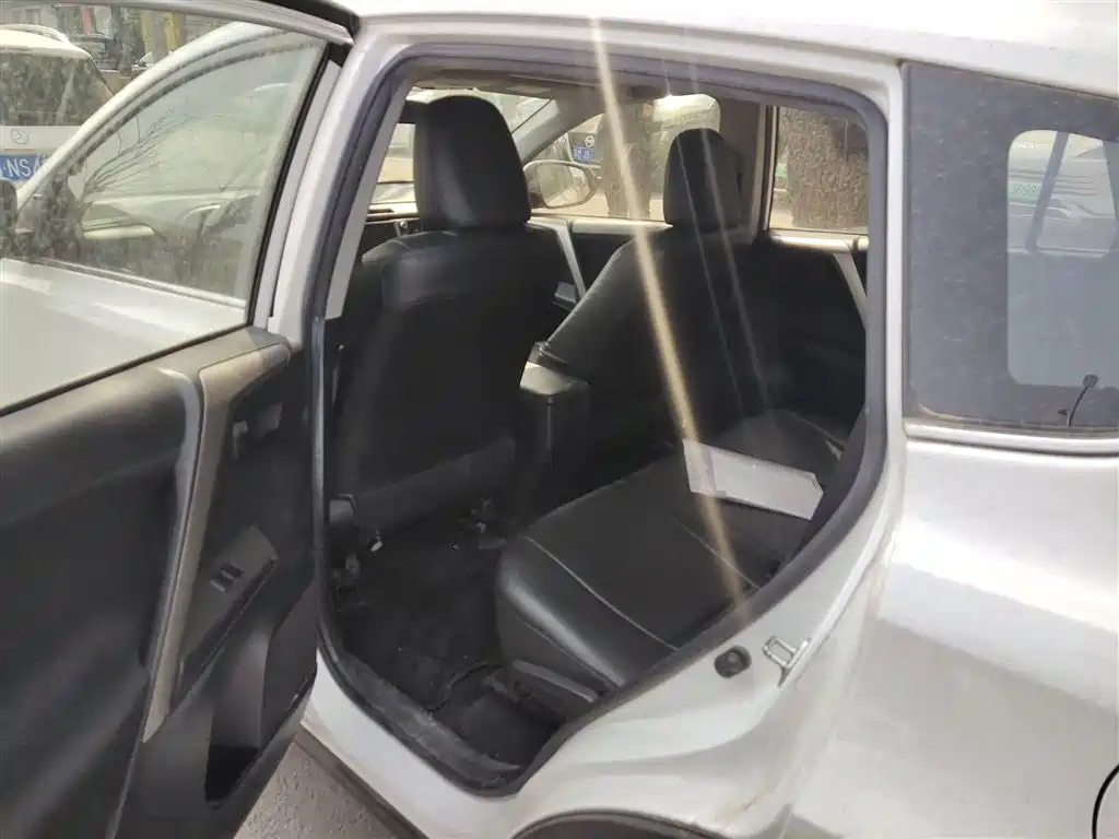Toyota RAV4 Rongfang 2015 2.0L CVT 2WD Trend Edition фото 15
