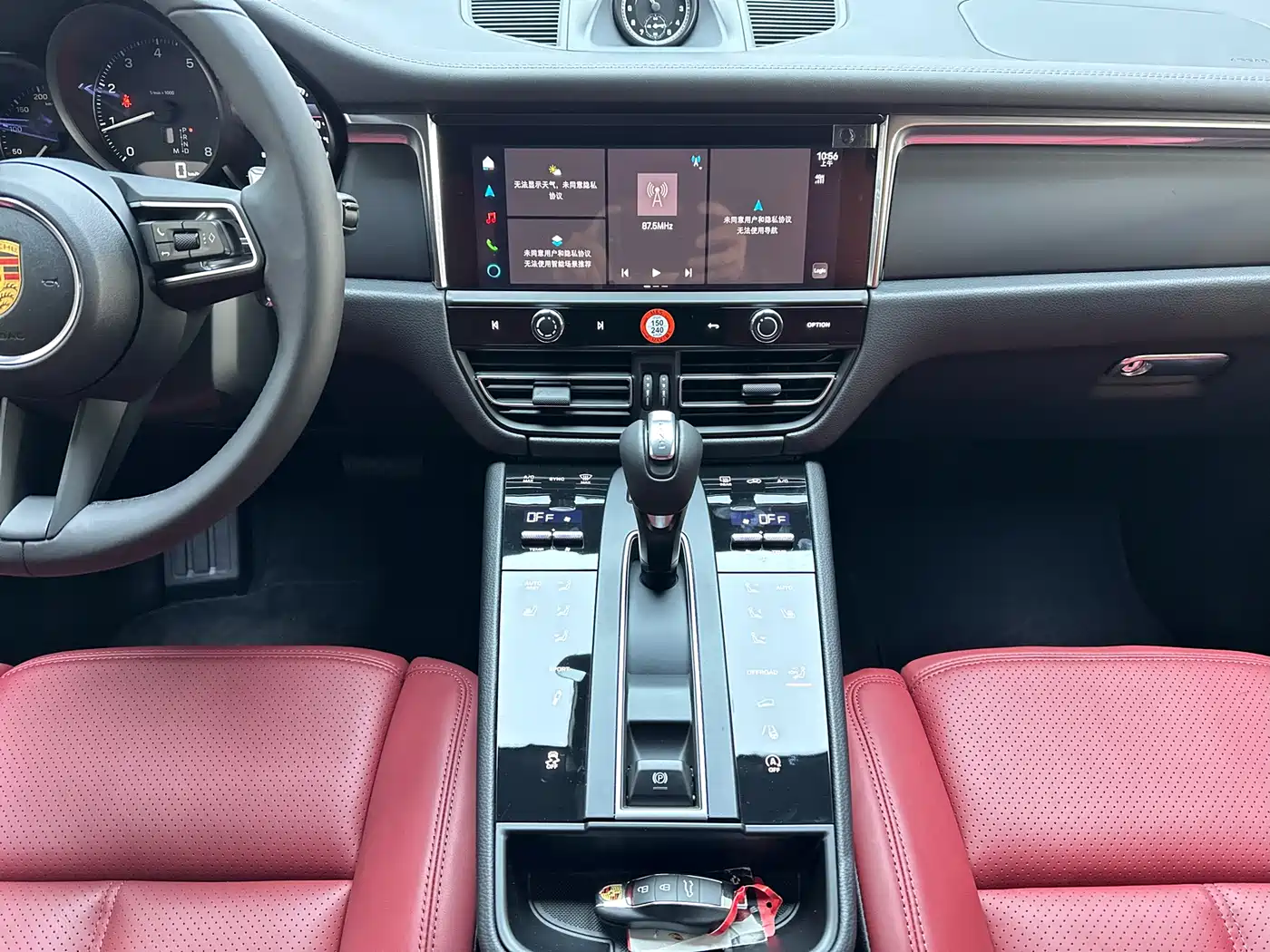 PORSCHE MACAN