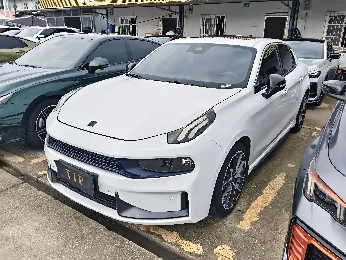 Фото 1 - Lynk & Co 03