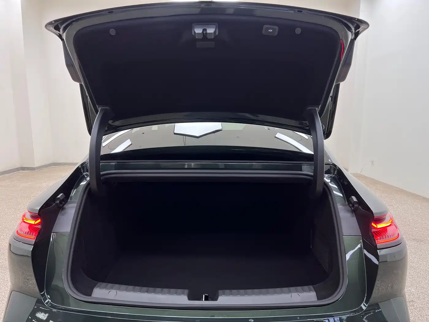Geely Galaxy Galaxy Xingyao 8 2025 Model 130km EM-i Flagship Edition фото 33