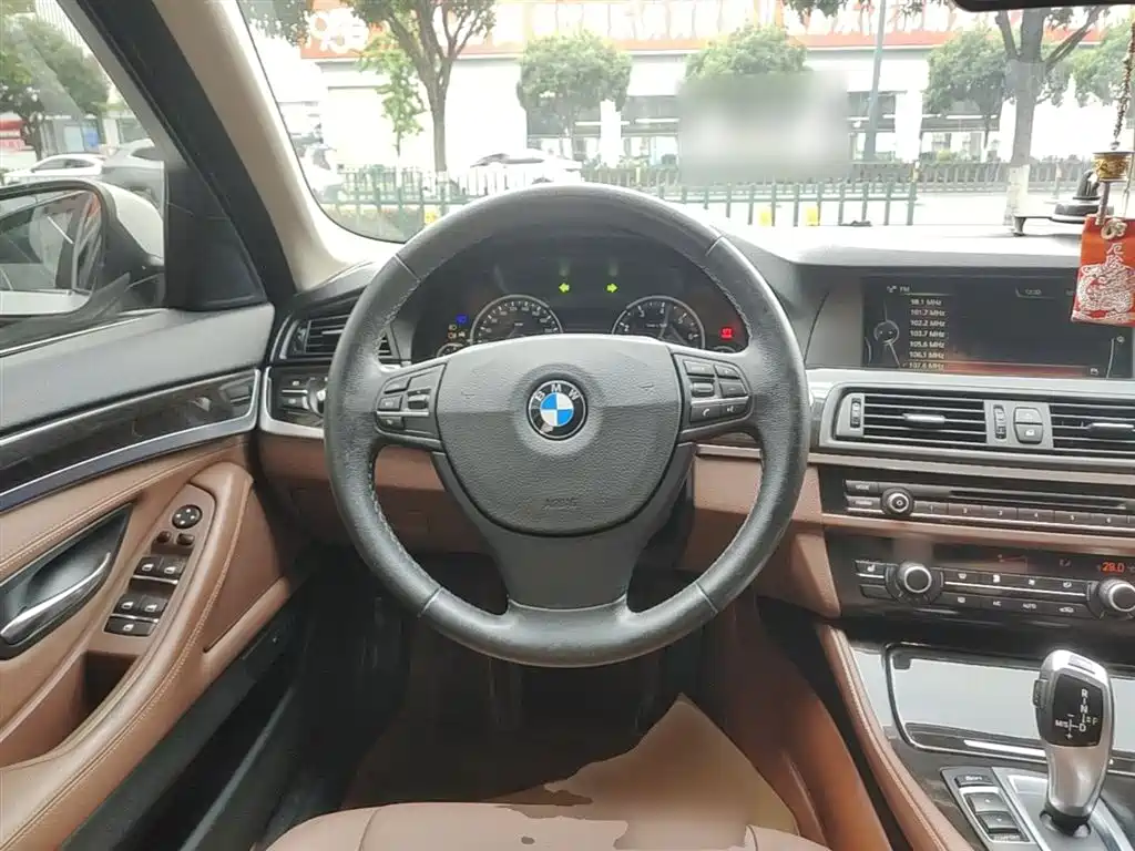 BMW 5 Series 2014 525Li Leading фото 11