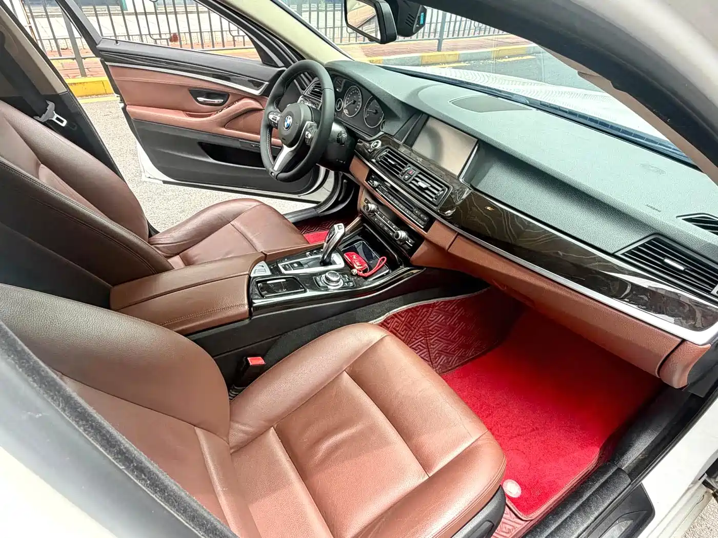 BMW 5 Series 2014 525Li Leading фото 6