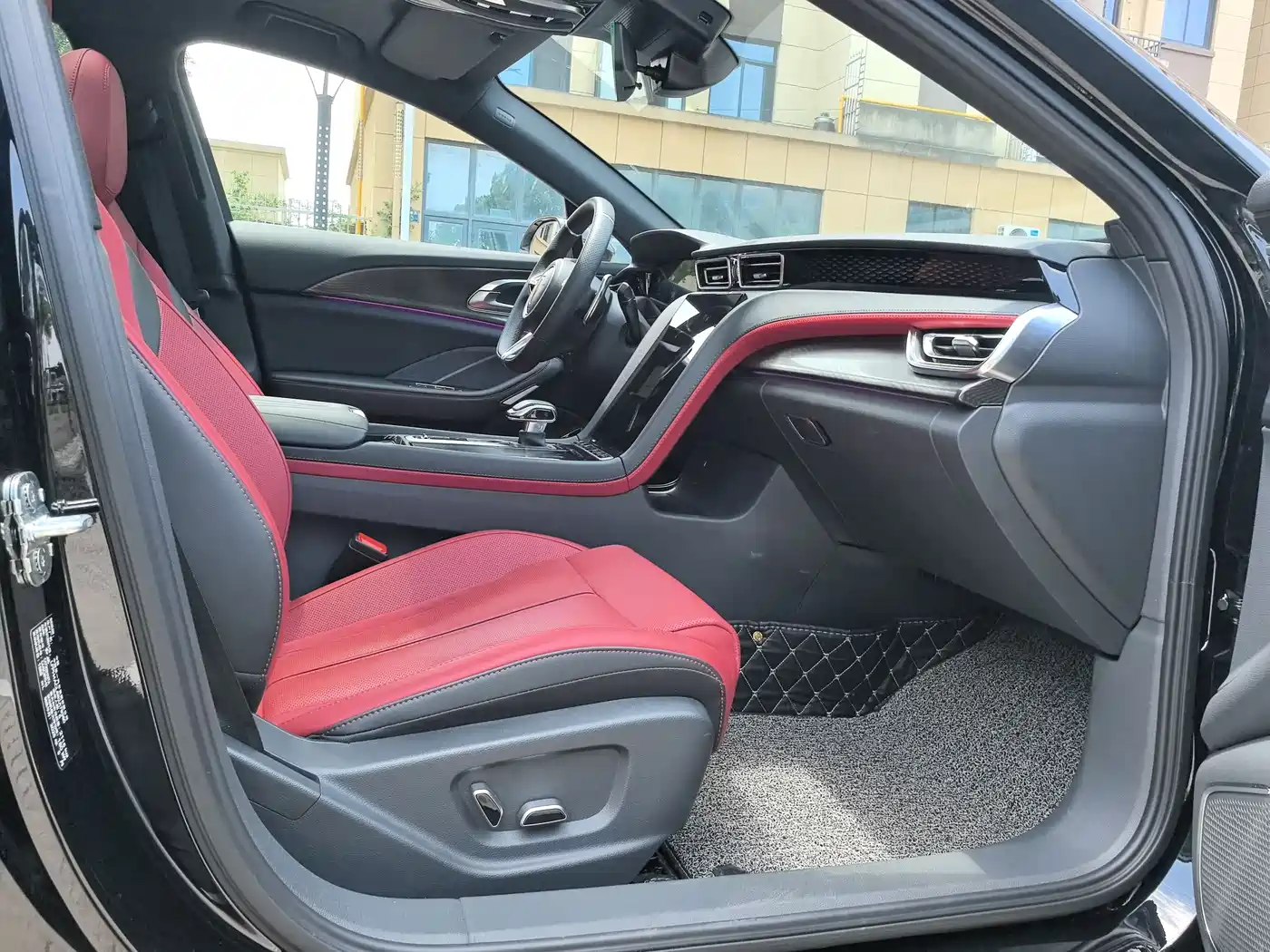 Hongqi H6 2025 Model 2.0T Fashion Edition фото 8