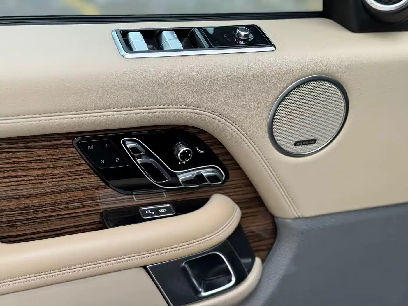 Land Rover Range Rover 2018 3.0 SC V6 Vogue Heritage Edition фото 17