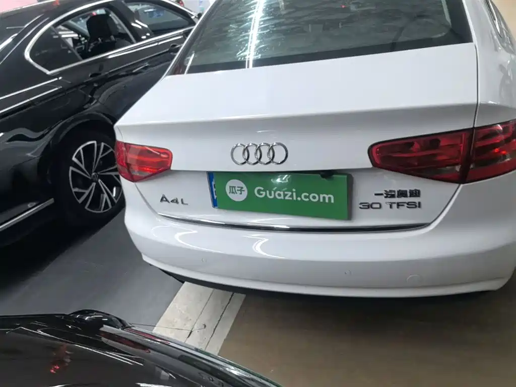 Audi A4L 2015 30 TFSI Auto Comfort фото 6