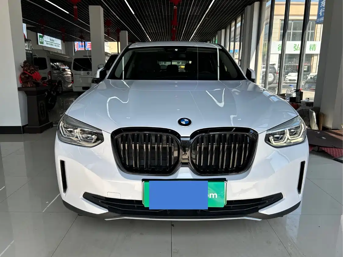 BMW IX3