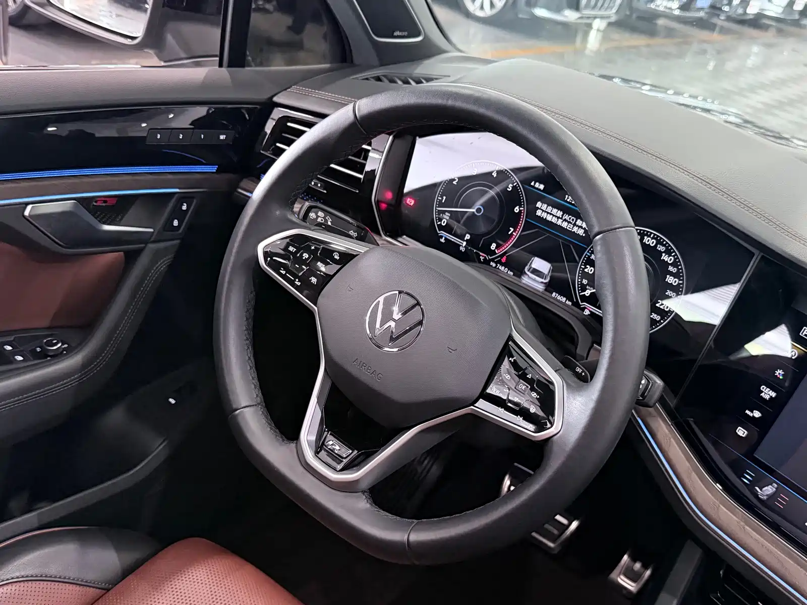 Фото 21 - Volkswagen Touareg