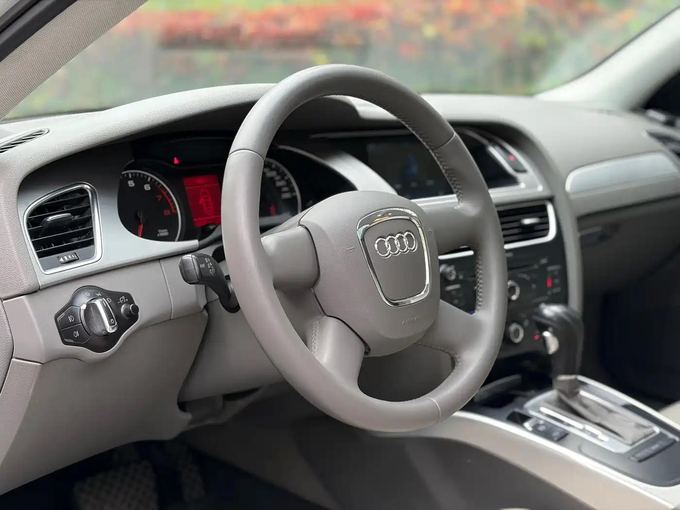 Audi A4L 2010 2.0 TFSI Standard фото 6