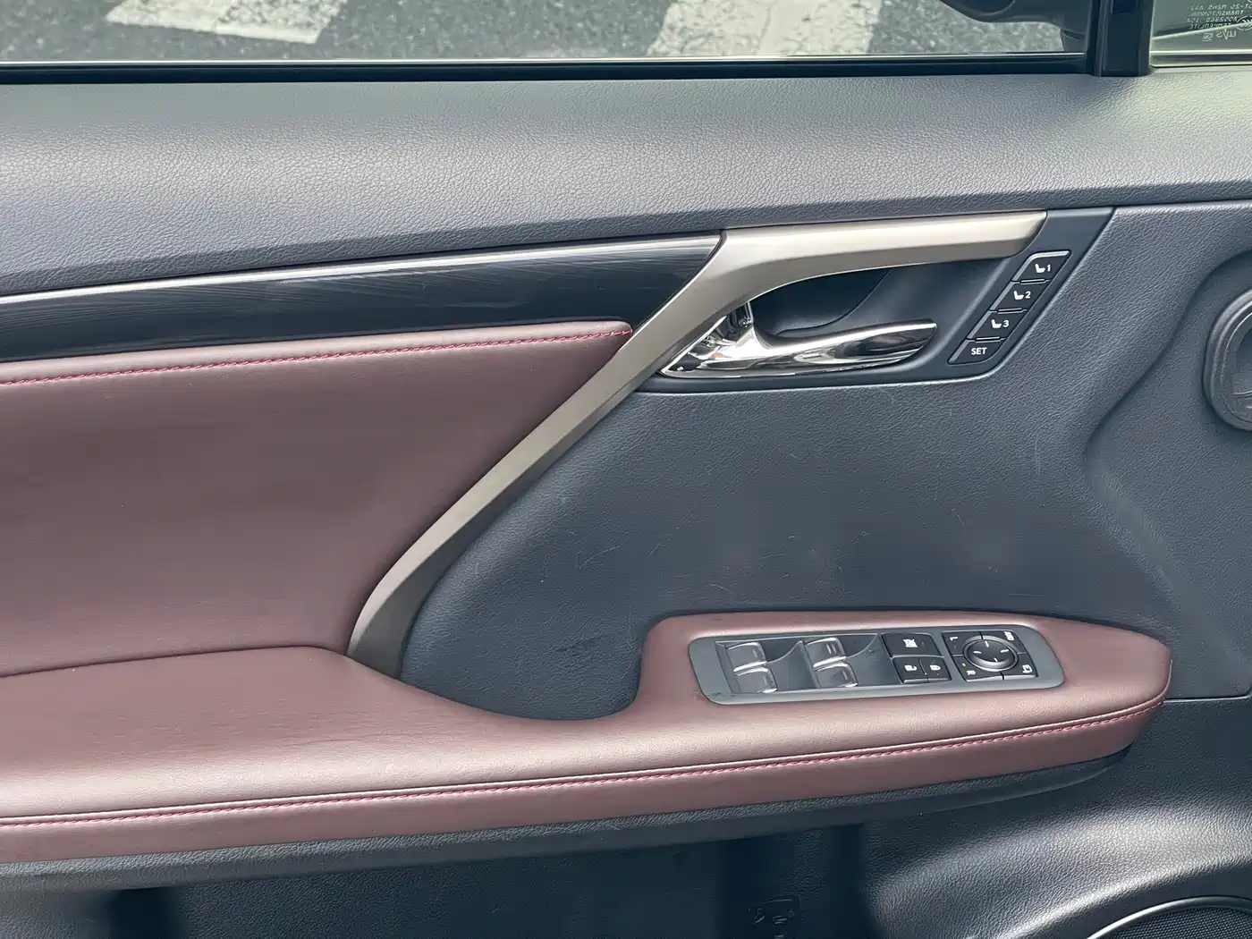 Фото 26 - Lexus RX