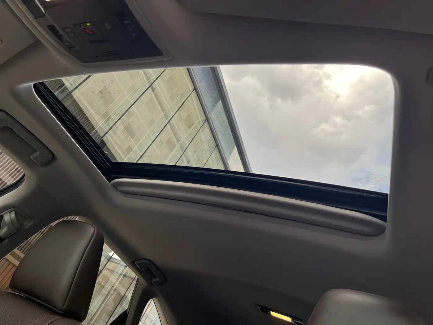 Фото 30 - Lexus RX