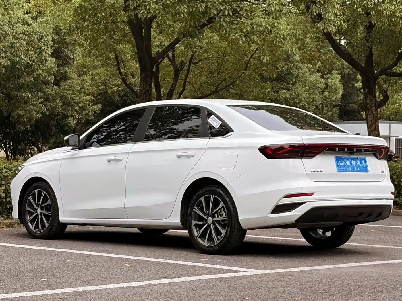 Фото 7 - Geely Emgrand
