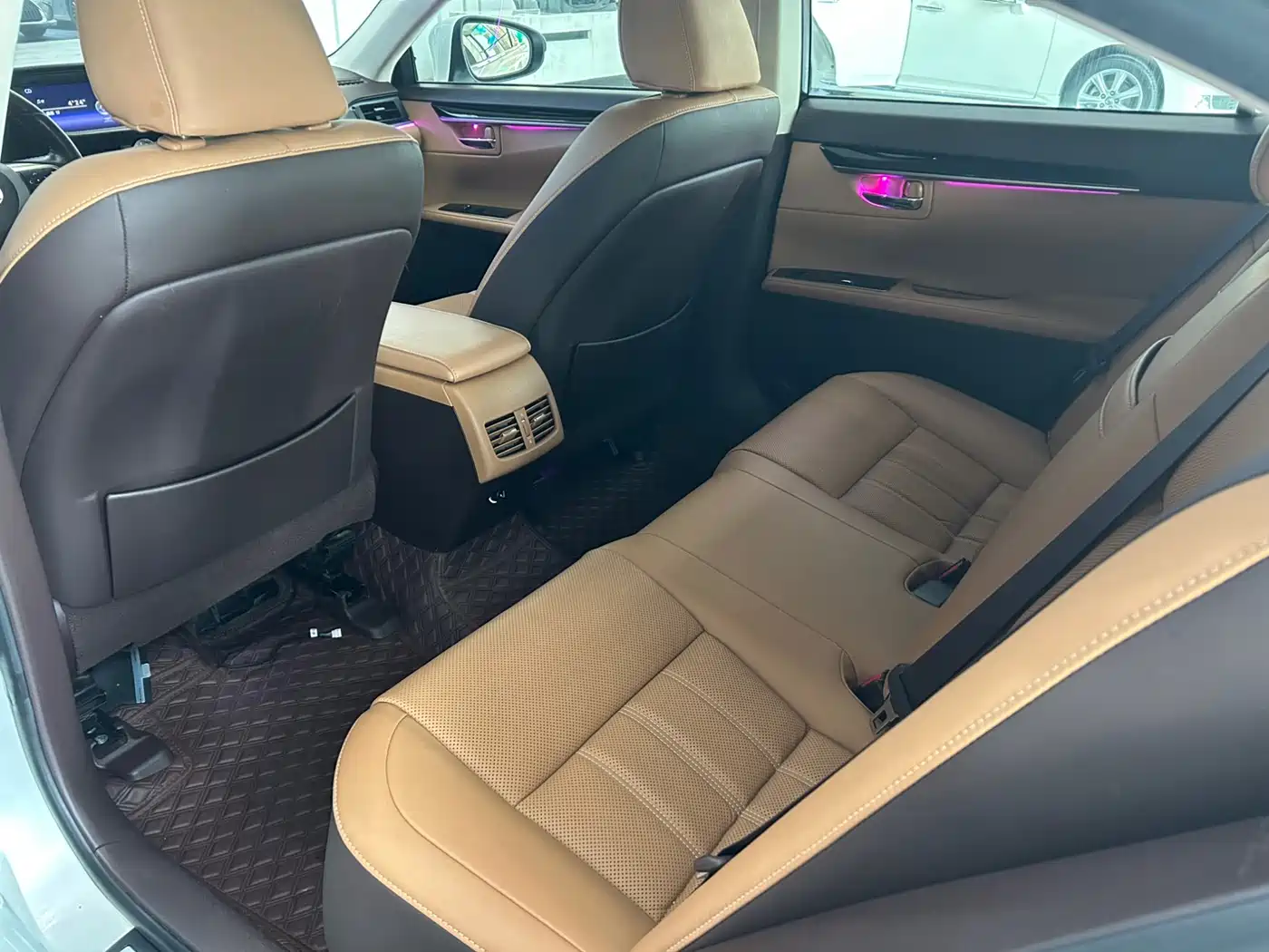Lexus ES 2015 200 Elite Edition фото 16