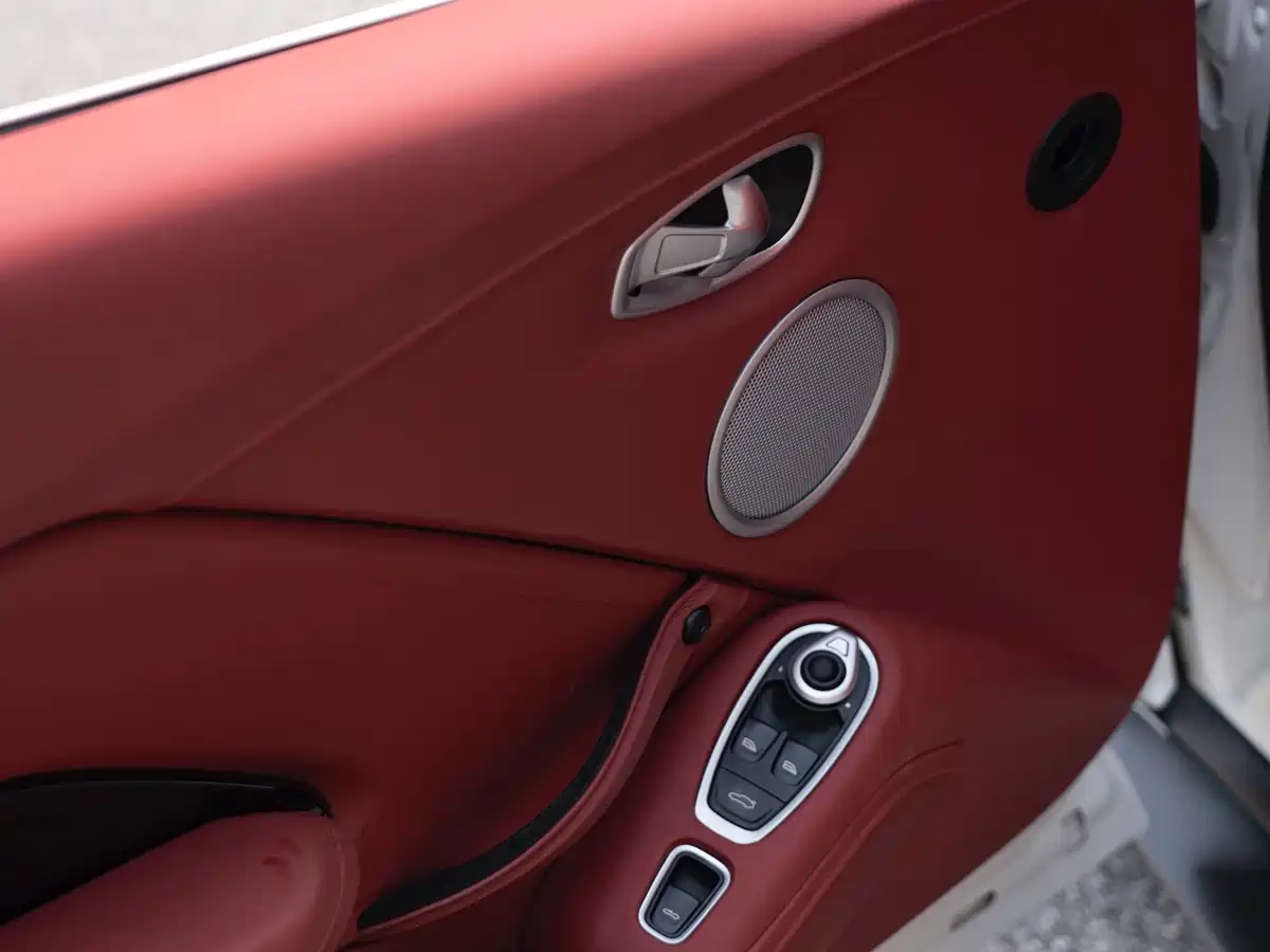 Aston Martin V8 Vantage 2022 2022 4.0T V8 Roadster