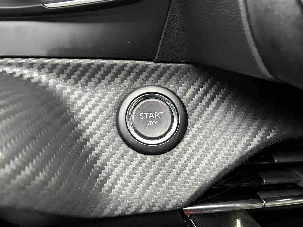 Peugeot 2008 2025 2022 230THP THE ONE
