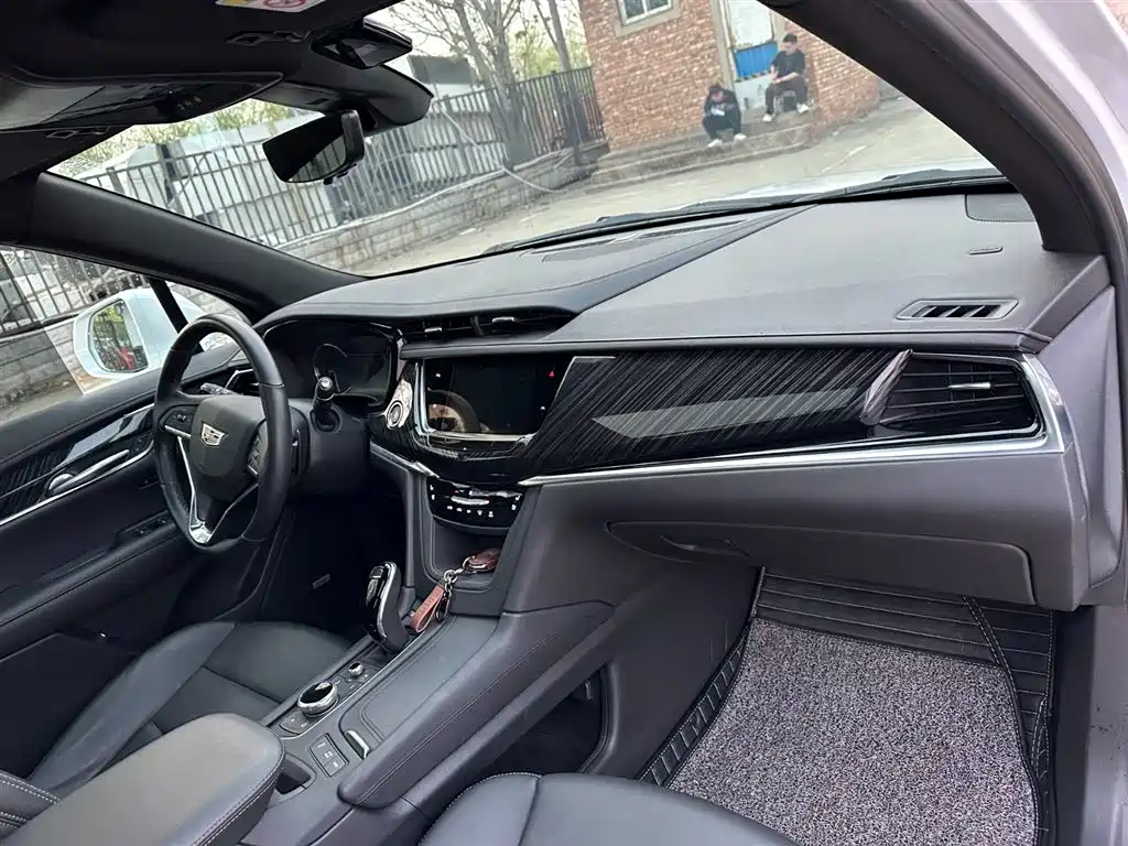 CADILLAC XT6