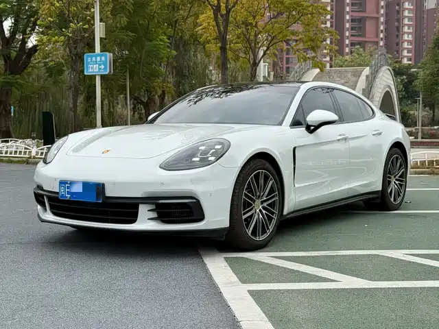 PORSCHE PANAMERA