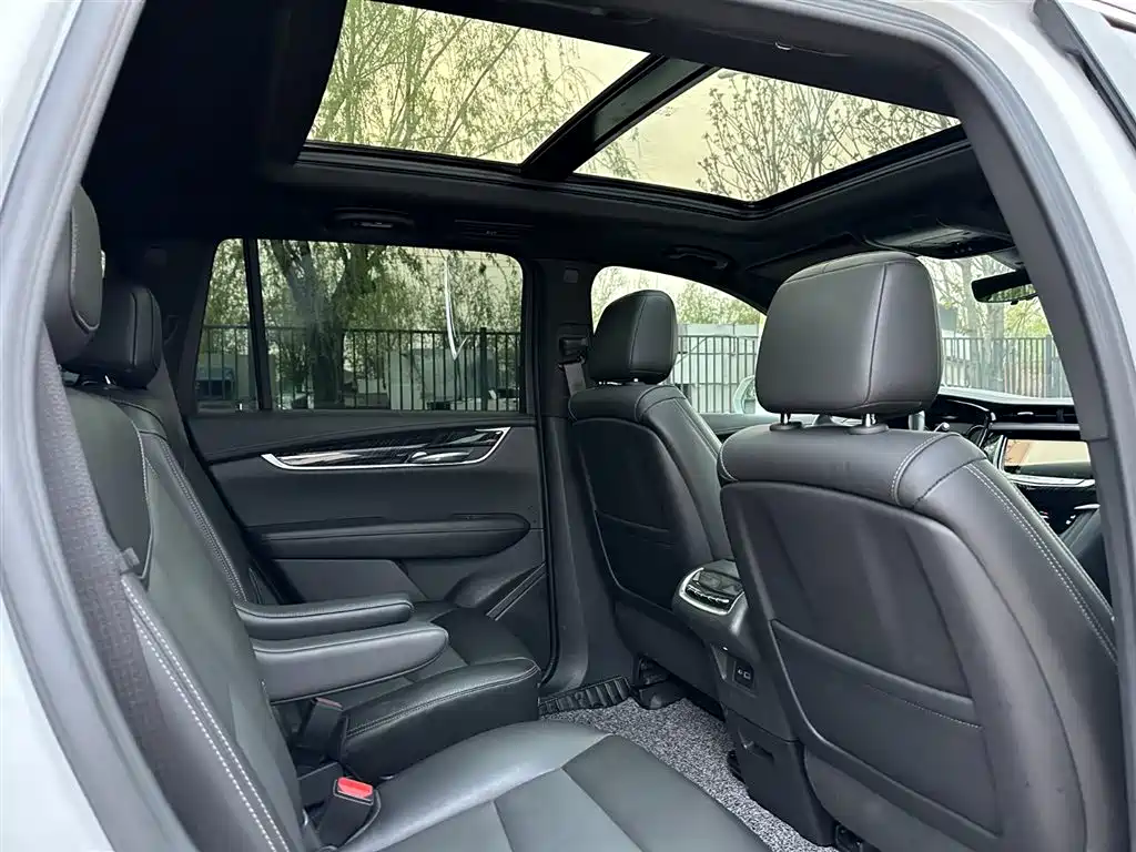 CADILLAC XT6