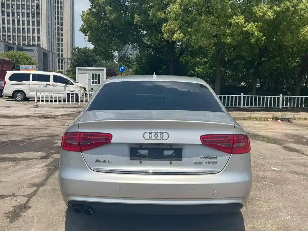 Audi A4L 2013 35 TFSI Automatic Standard фото 8