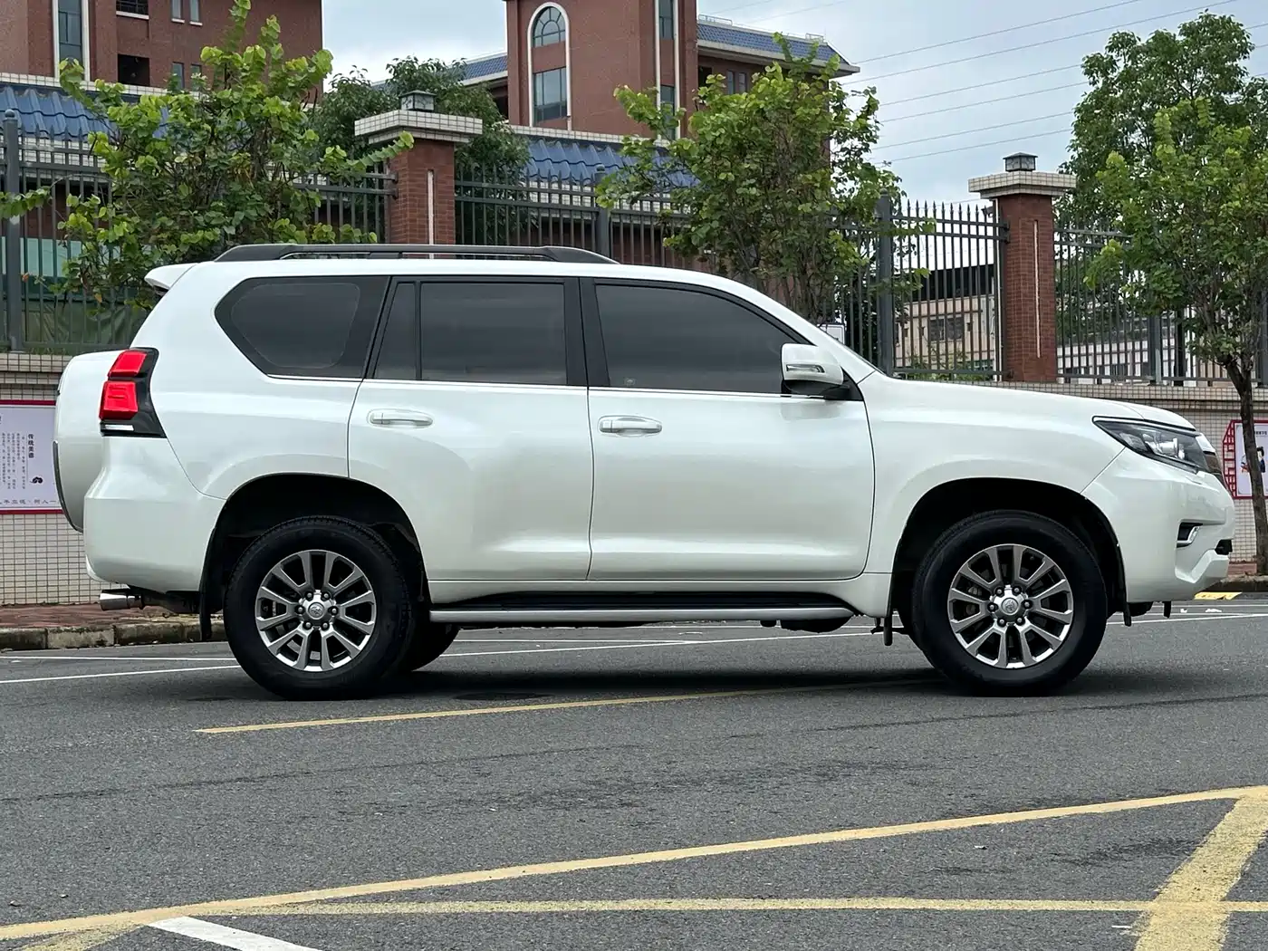 Toyota Prado 2018 3.5L Automatic TX-L NAVI Rear-mounted Spare Tire фото 7
