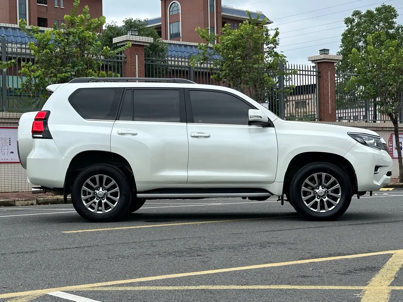 Фото 7 - Toyota Prado