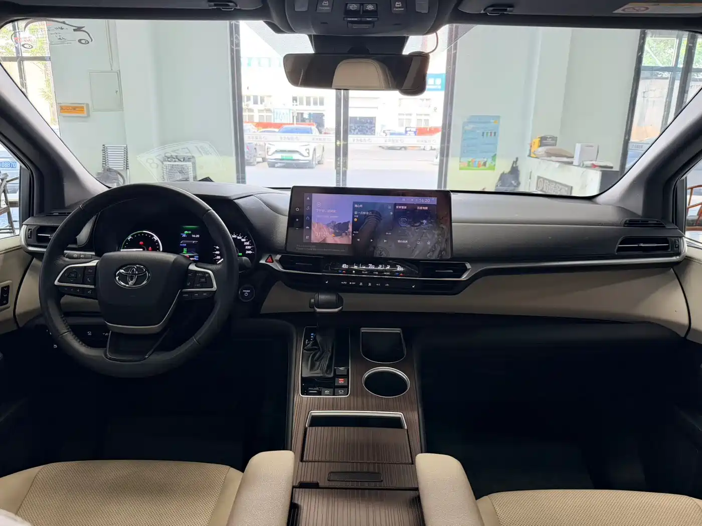 Toyota Granvia 2023 2.5L Hybrid Prestige PLUS Edition фото 15