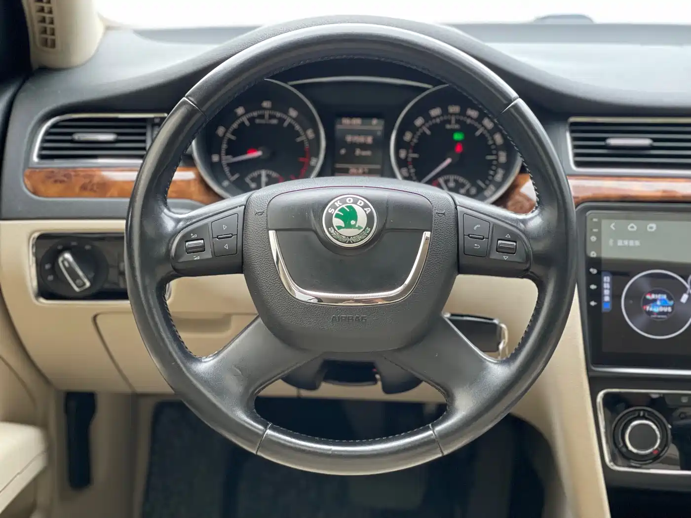 Škoda Superb 2012 1.8TSI Automatic Elegance Edition фото 11