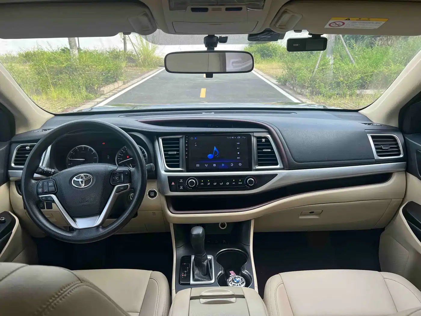 Photo 9 - Toyota Highlander