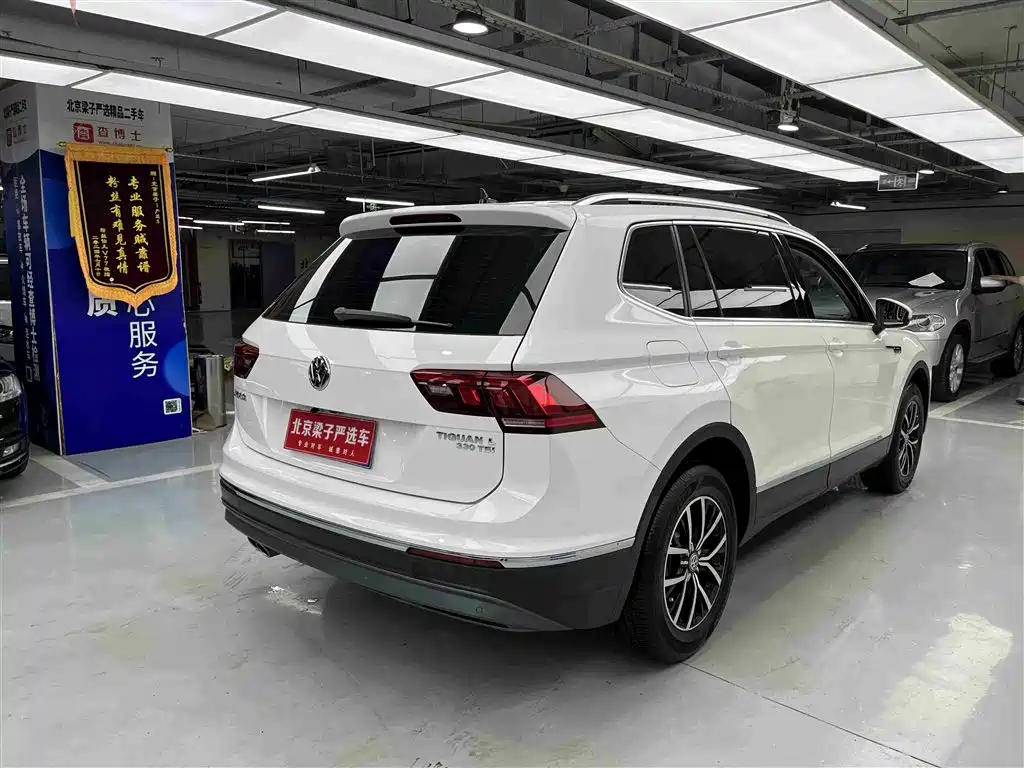 Volkswagen Tiguan L 2017 330TSI Automatic 2WD Luxury Edition фото 12