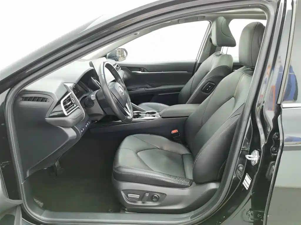 Toyota Camry 2021 2.5G Luxury Edition фото 10