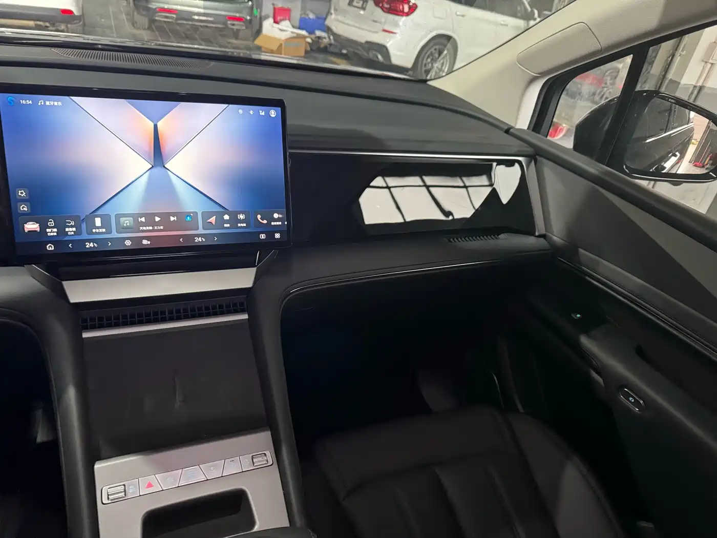 BYD M9 2025 2025 Model 1060 Pilot Edition