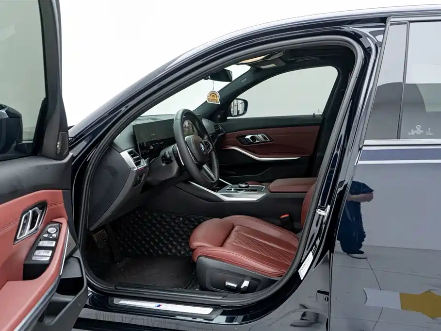BMW 3 Series 2023 330i M Sport Shadow Edition фото 14