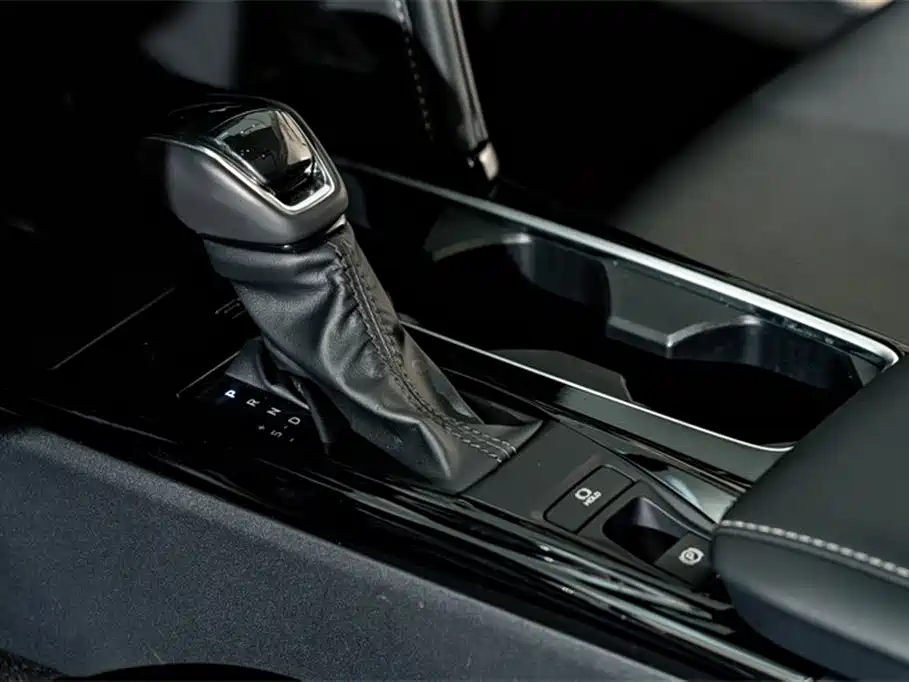 Toyota Camry 2026 Hybrid 2.0HSE Sport Lite Edition фото 12