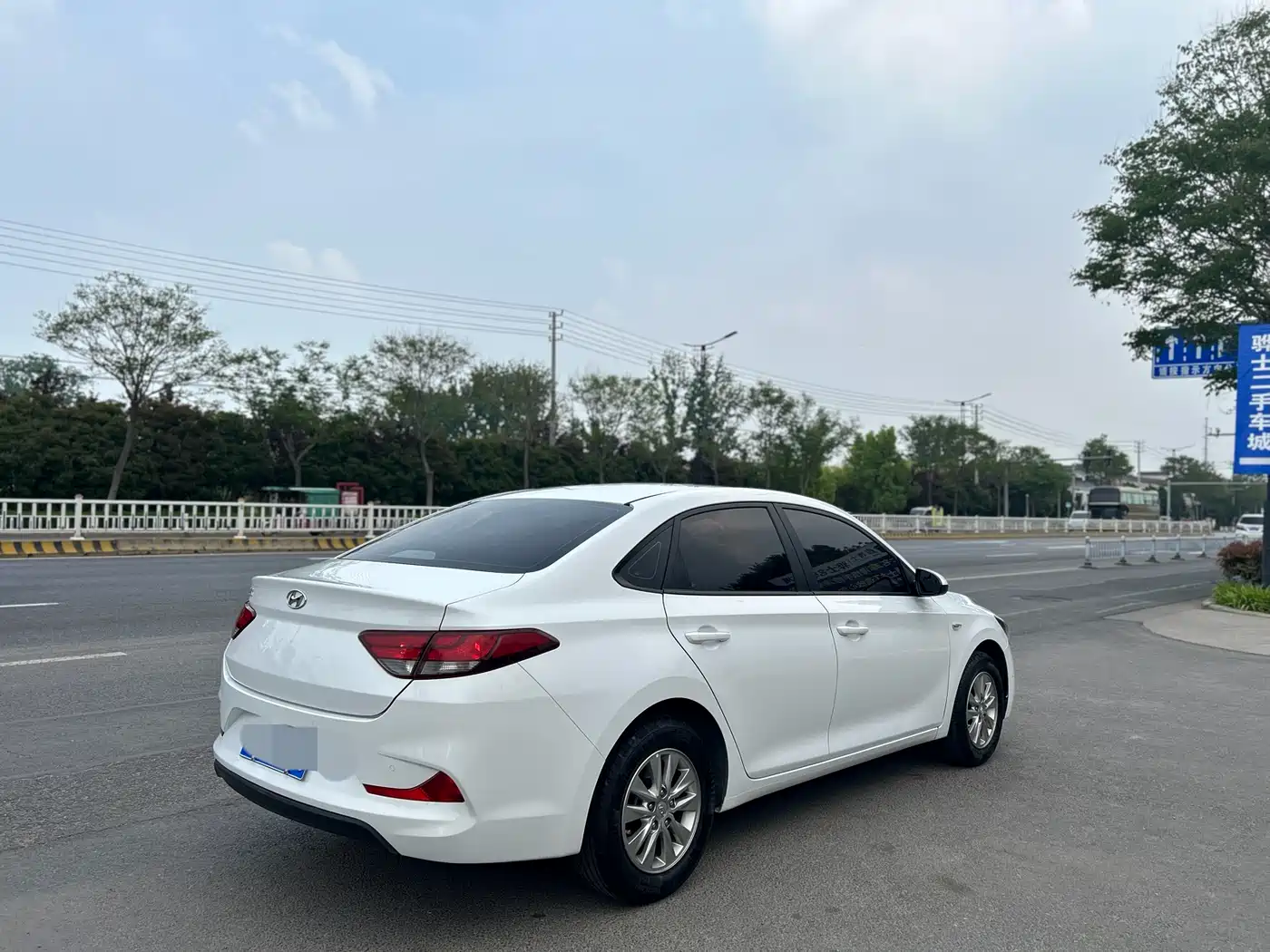 Hyundai Elantra 2018 1.6L Automatic Pleasing Edition GL China VI фото 5