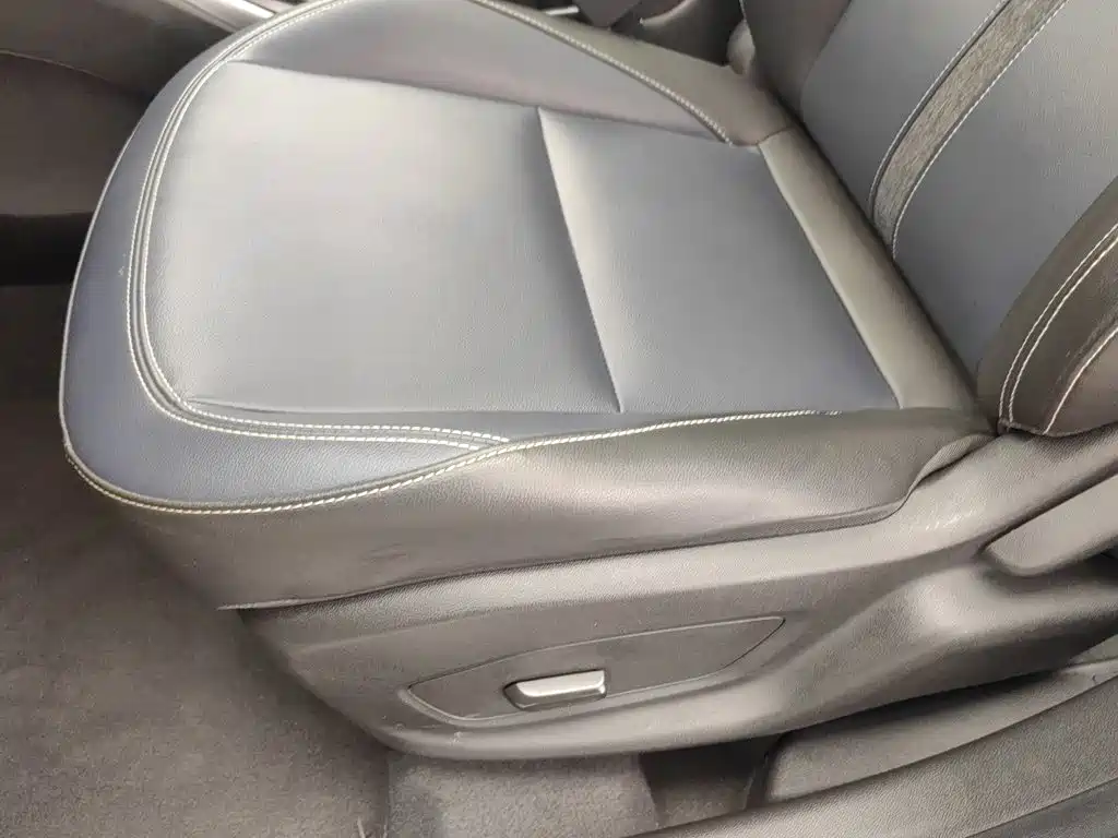 Chevrolet Trax 2021 2019 Redline 335T CVT Premium Edition (China VI)