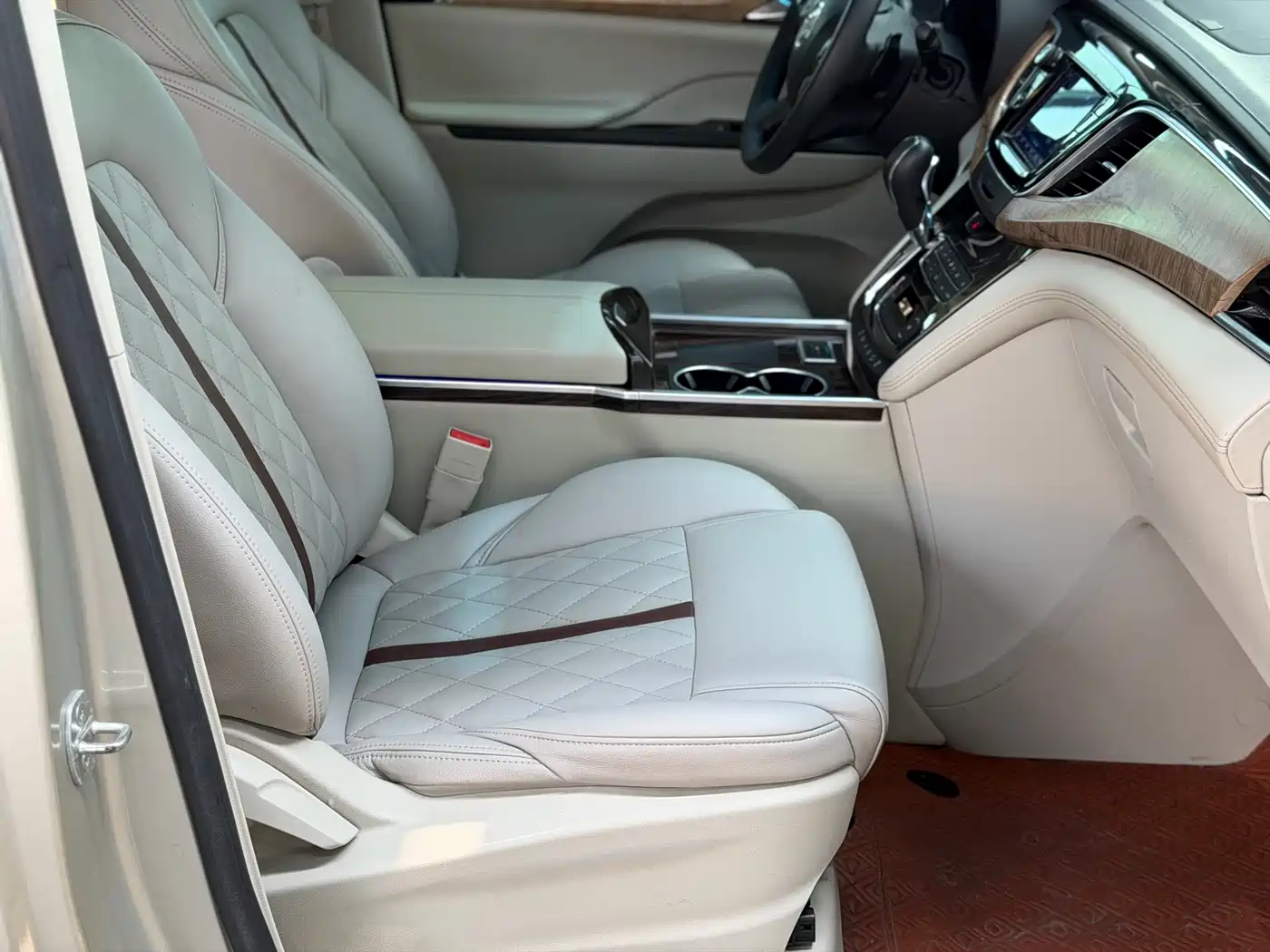 Buick GL8 2017 ES 28T Comfort Type China V фото 17