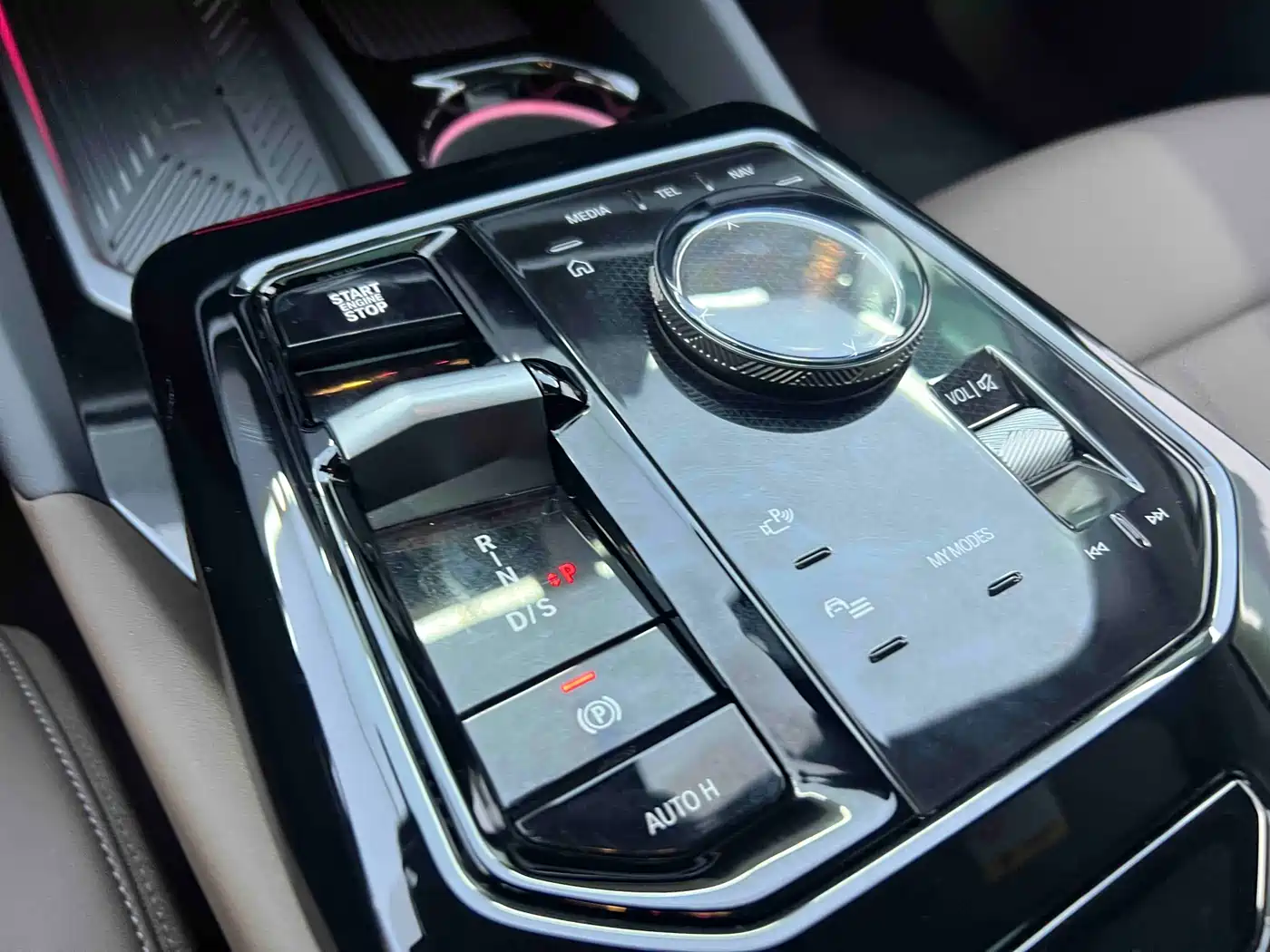 BMW 5 Series 2025 525Li M Sport Package фото 11
