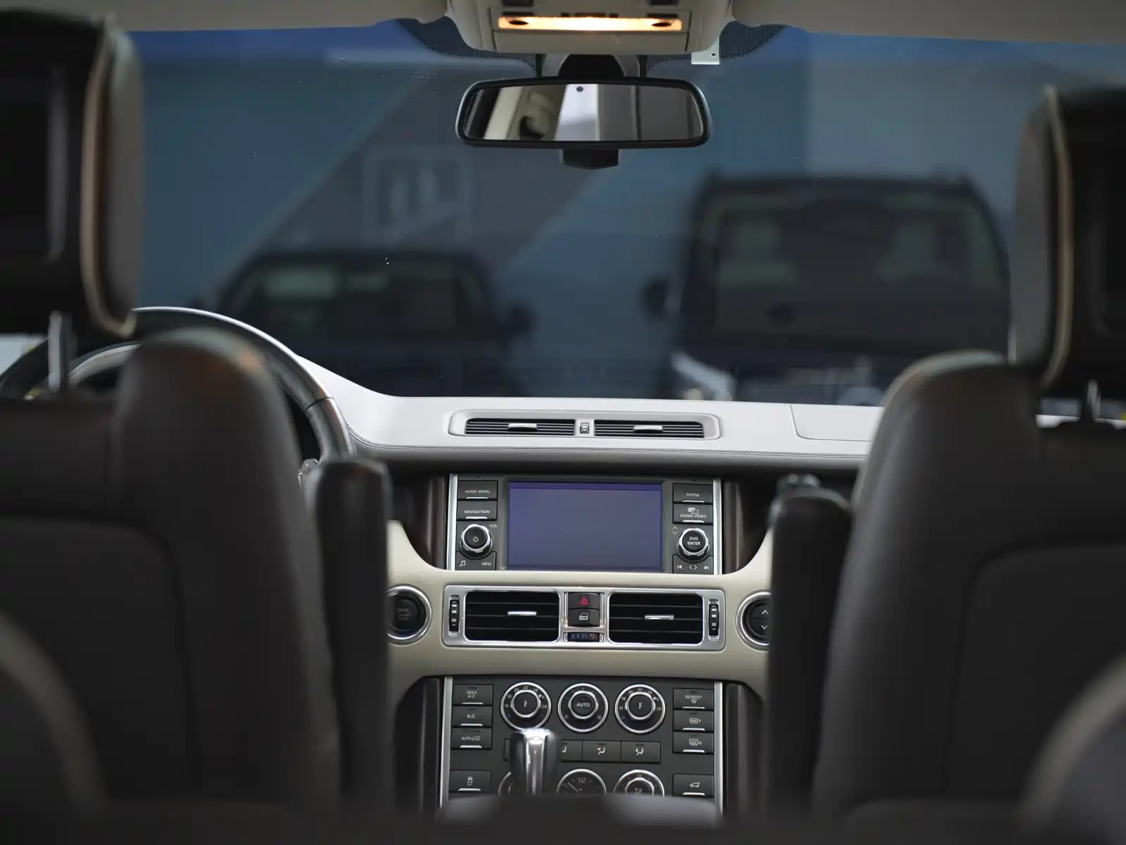 Photo 15 - Land Rover Range Rover
