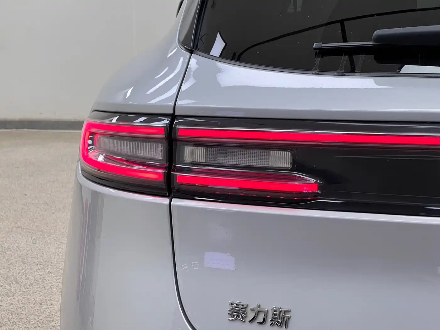 AITO Wenjie AITO M5 2022 Extended Range AWD Performance Edition фото 11