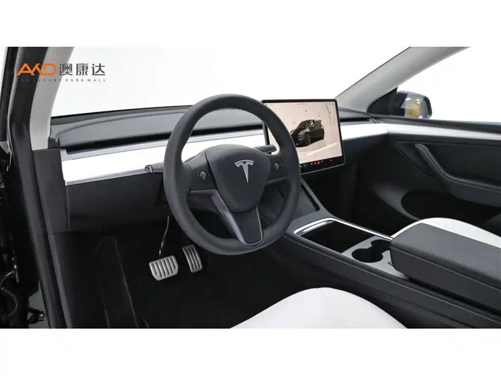 Photo 6 - Tesla Model Y