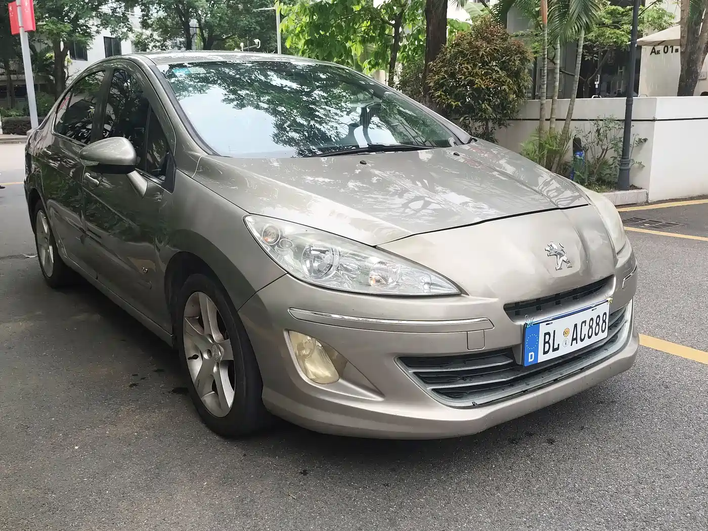 Peugeot 408 2013 2.0L Automatic Comfort Edition фото 3