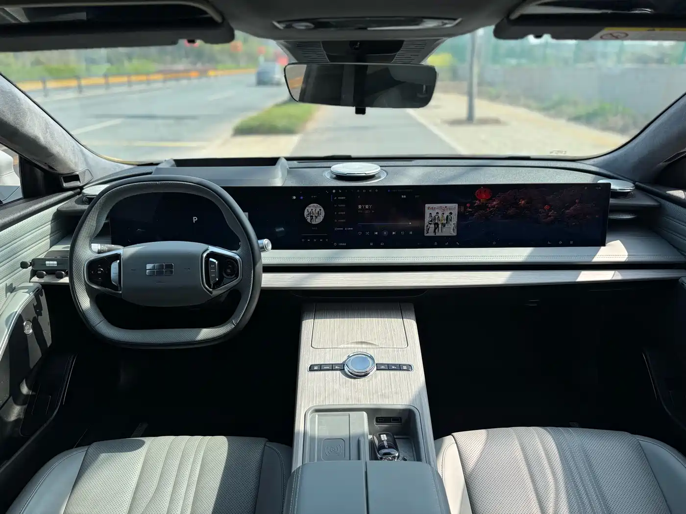 GEELY GALAXY GALAXY E8