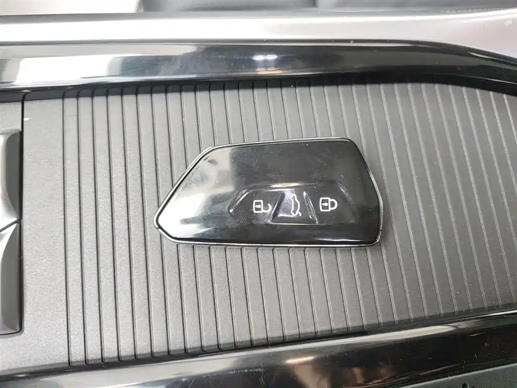 Volkswagen Passat 2025 Pro 380TSI Dragon Prestige Edition фото 9