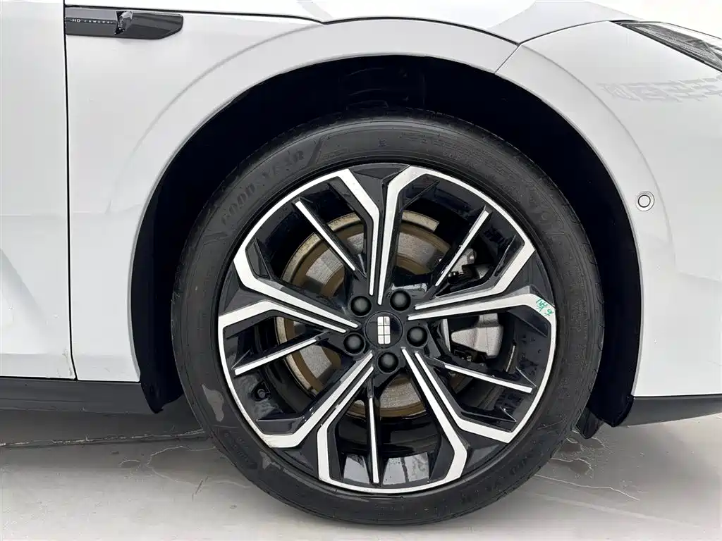 Geely Galaxy Galaxy E8 2025 700km Long Voyage Smart Drive Edition фото 29