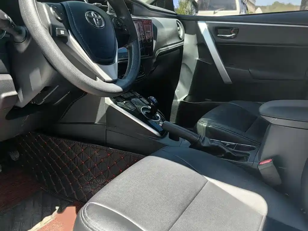 Toyota Corolla Twin Engine E+ 2019 1.8L E-CVT Leading Edition фото 13