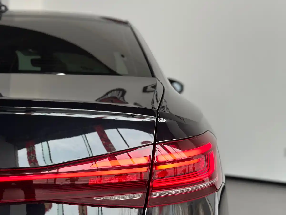 Volkswagen Passat 2024 380TSI Starlight Luxury Edition фото 21
